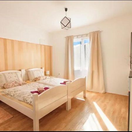 Rooms Bobic Licko Petrovo Selo Экстерьер фото