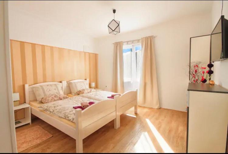 Rooms Bobic Licko Petrovo Selo Экстерьер фото