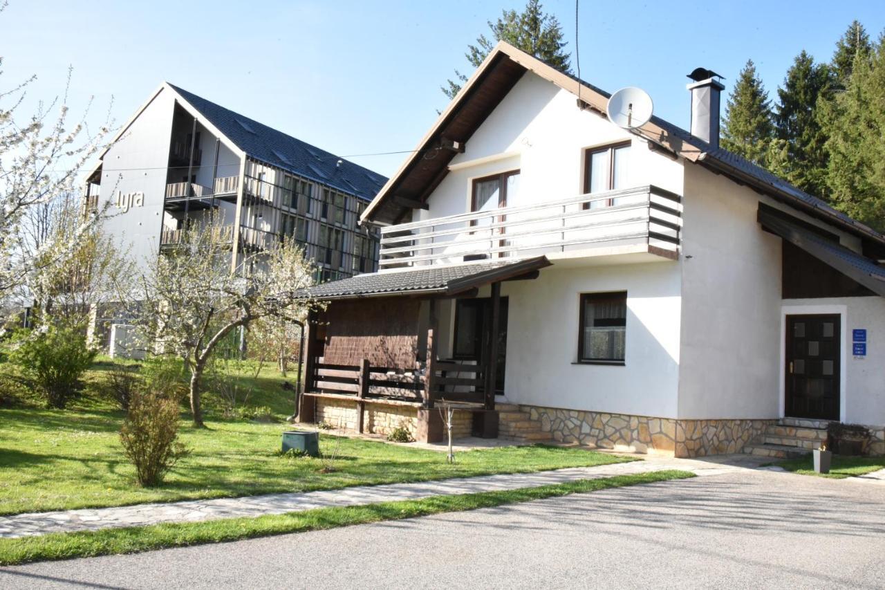 Rooms Bobic Licko Petrovo Selo Экстерьер фото