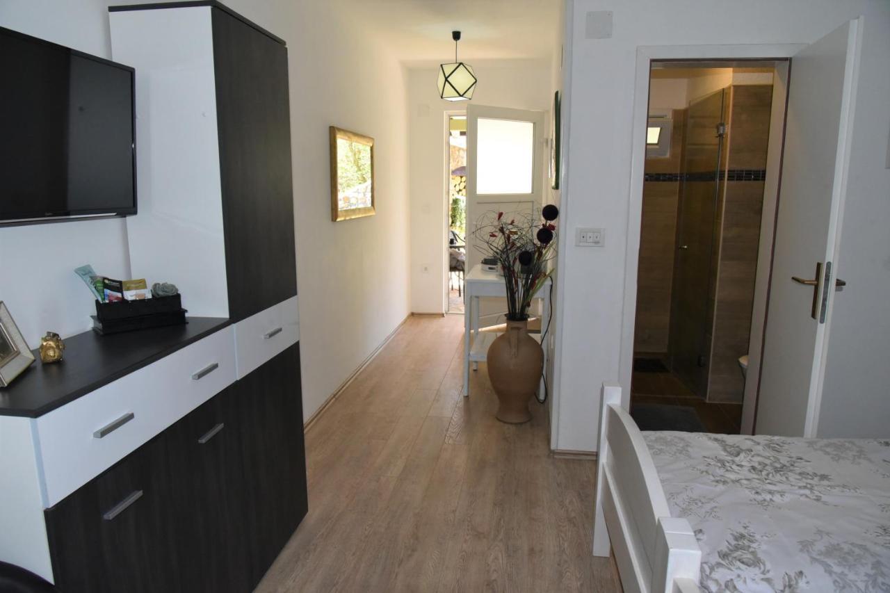 Rooms Bobic Licko Petrovo Selo Экстерьер фото
