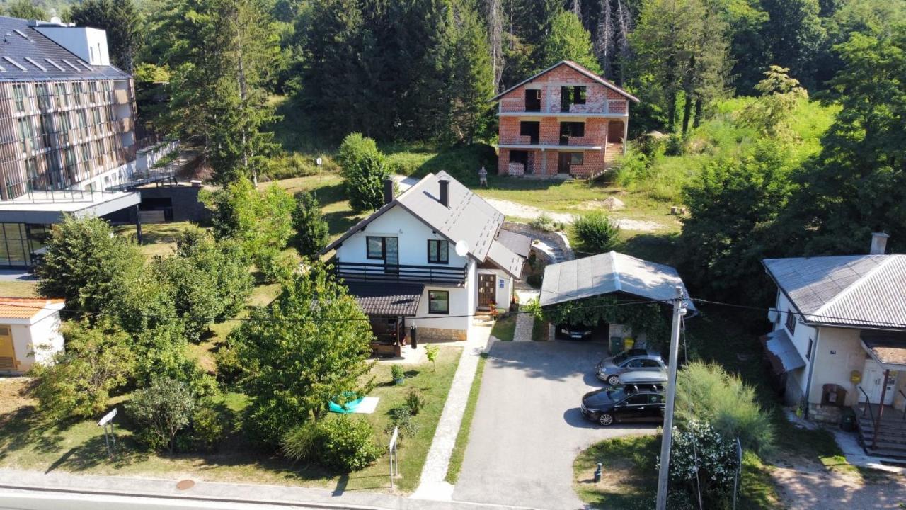 Rooms Bobic Licko Petrovo Selo Экстерьер фото